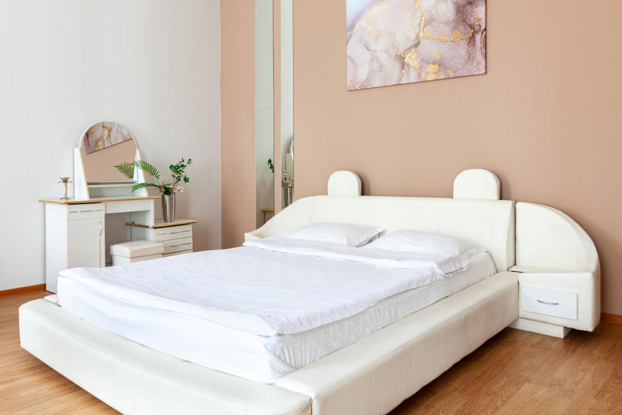 Leogrand Apartments Svobody 33 Leopoli Esterno foto