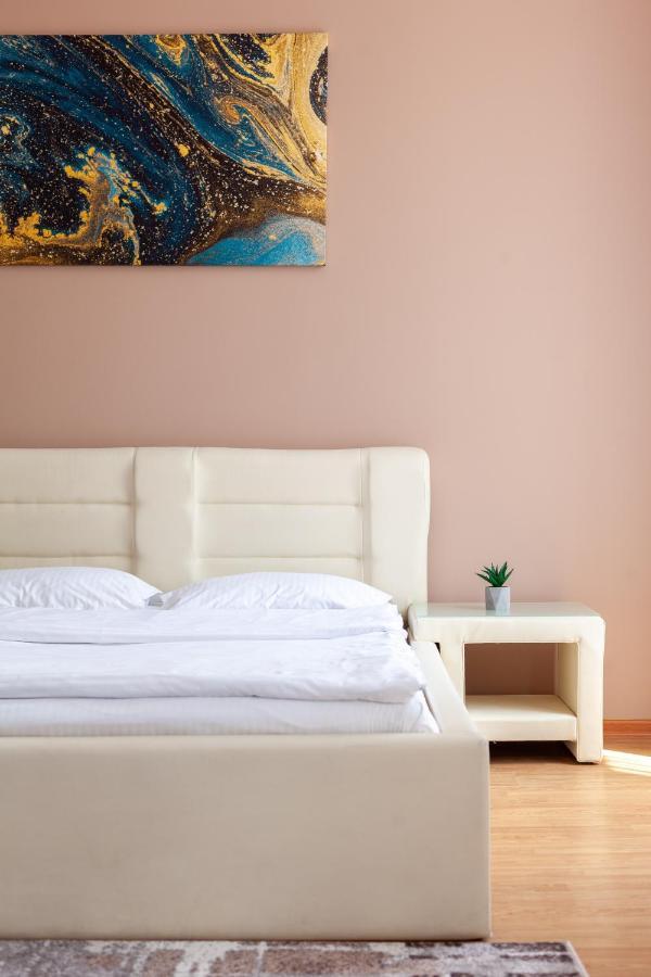 Leogrand Apartments Svobody 33 Leopoli Esterno foto
