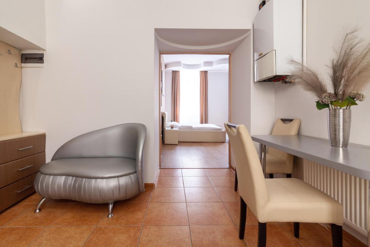 Leogrand Apartments Svobody 33 Leopoli Esterno foto